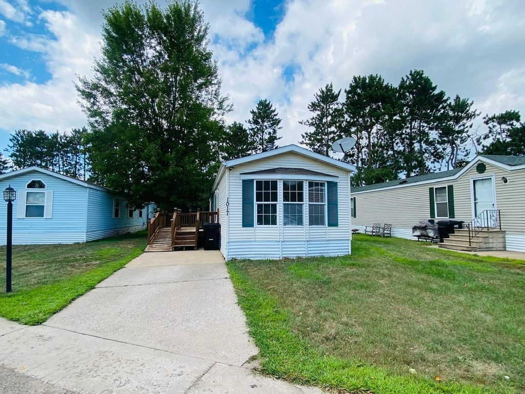 1017 Meadow Lane NE, Ham Lake, MN 55304 — exterior