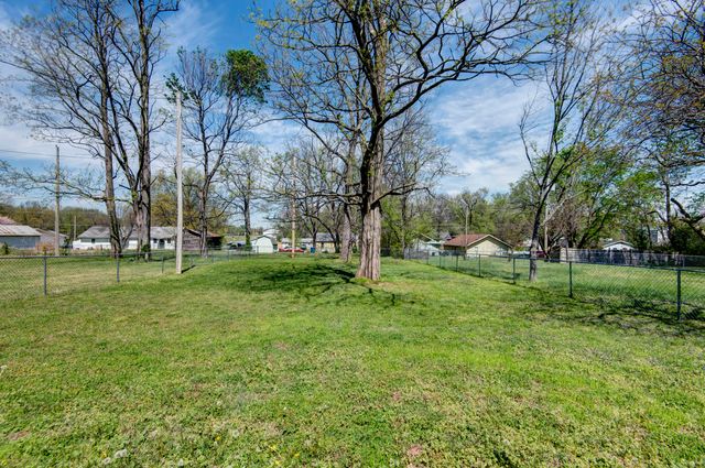 3121 W Harrison Street, Springfield, MO 65802