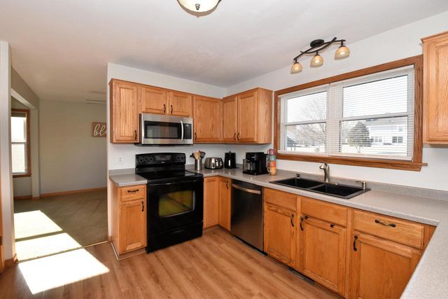 W142N9823 Amber DRIVE, Germantown, WI 53022