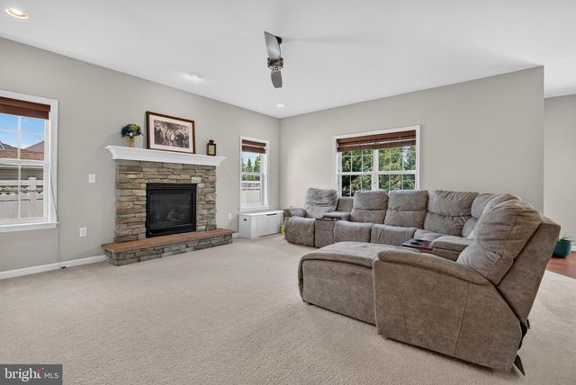 27 FINCH DR, Annville, PA 17003