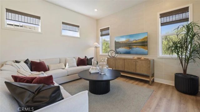 300 Junco, Irvine, CA 92618