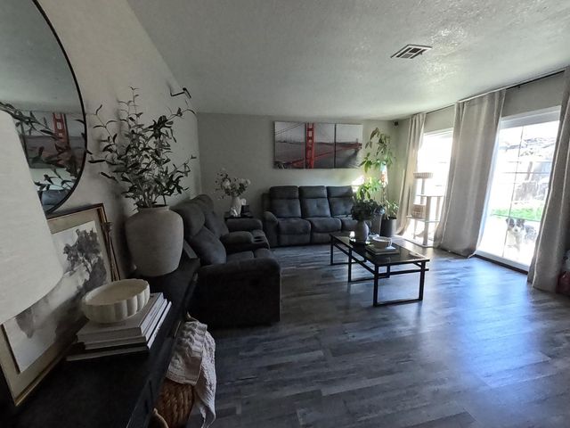 1920 Pontelli Ct, Stockton, CA 95207