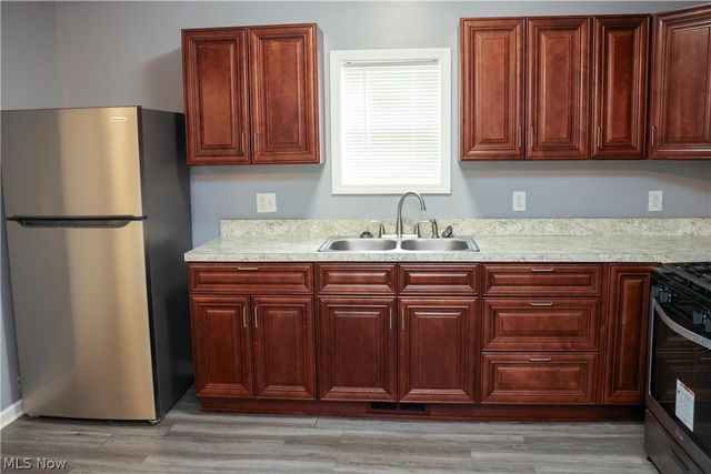 240 E Miller Avenue, Akron, OH 44301
