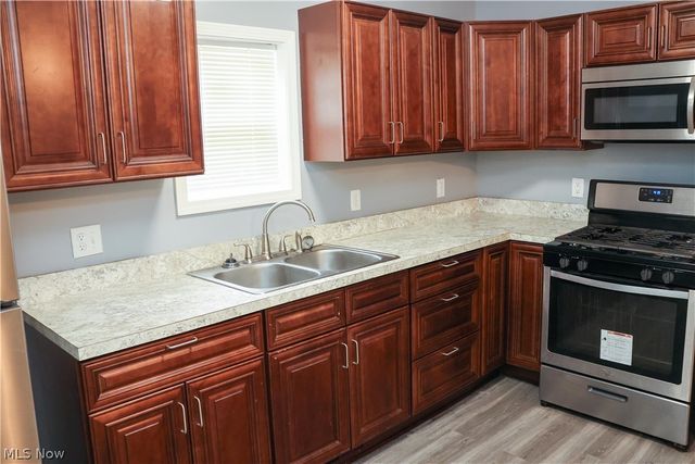 240 E Miller Avenue, Akron, OH 44301