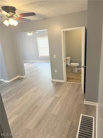 240 E Miller Avenue, Akron, OH 44301