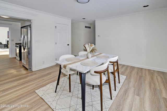 6404 Winthrop Ln, Louisville, KY 40222