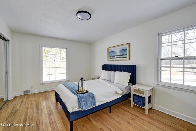 6404 Winthrop Ln, Louisville, KY 40222