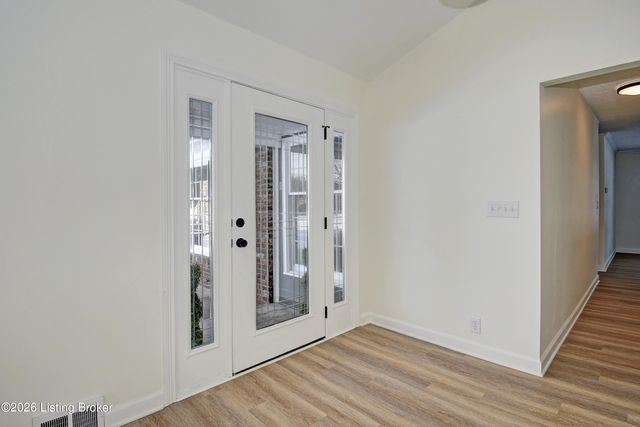 6404 Winthrop Ln, Louisville, KY 40222