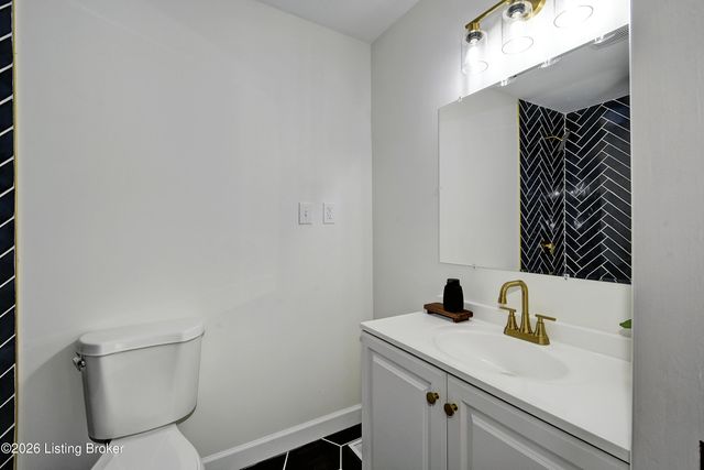 6404 Winthrop Ln, Louisville, KY 40222