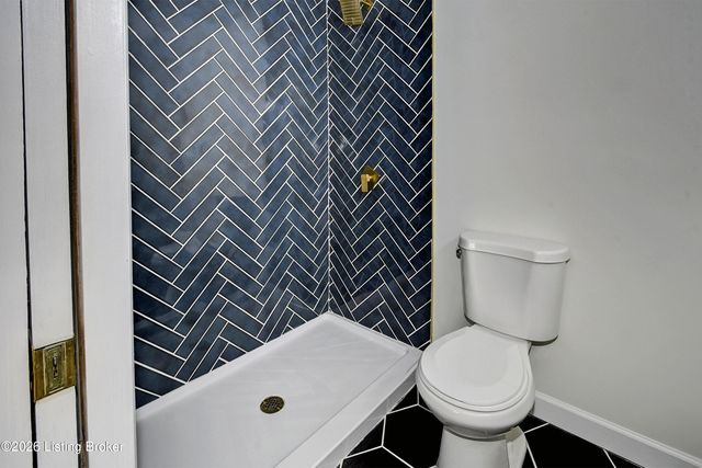 6404 Winthrop Ln, Louisville, KY 40222