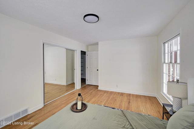 6404 Winthrop Ln, Louisville, KY 40222