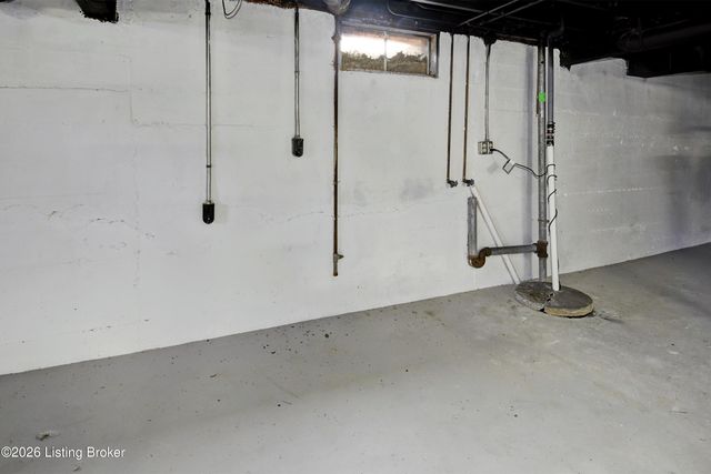 6404 Winthrop Ln, Louisville, KY 40222