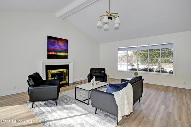 6404 Winthrop Ln, Louisville, KY 40222