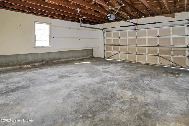 6404 Winthrop Ln, Louisville, KY 40222