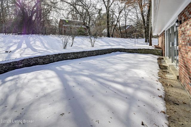 6404 Winthrop Ln, Louisville, KY 40222