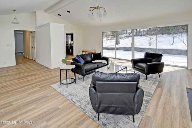 6404 Winthrop Ln, Louisville, KY 40222