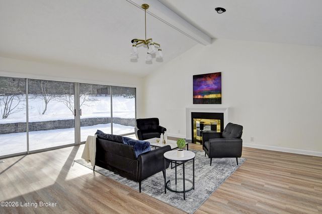 6404 Winthrop Ln, Louisville, KY 40222