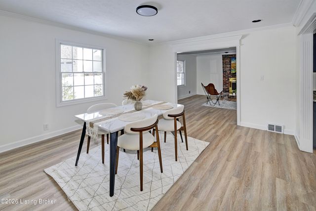 6404 Winthrop Ln, Louisville, KY 40222