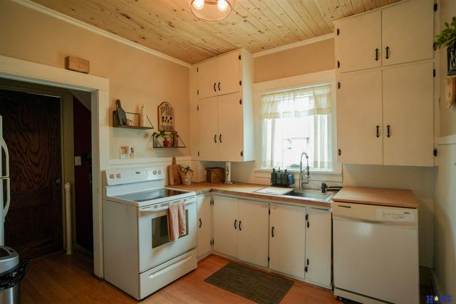 744 S 32nd Street, Lincoln, NE 68510