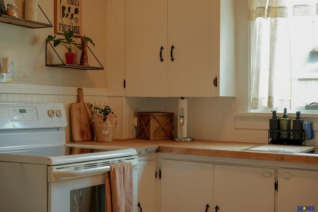 744 S 32nd Street, Lincoln, NE 68510