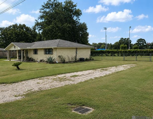 508 E Chuck St, Gonzales, LA 70737