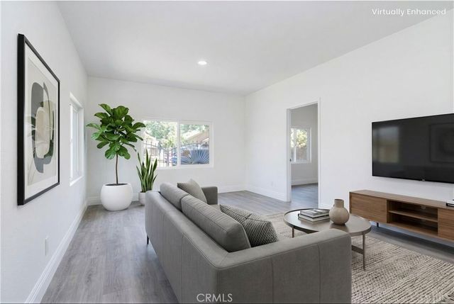 1003 W Myrtle Street, Santa Ana, CA 92703