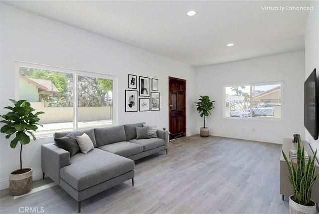 1003 W Myrtle Street, Santa Ana, CA 92703