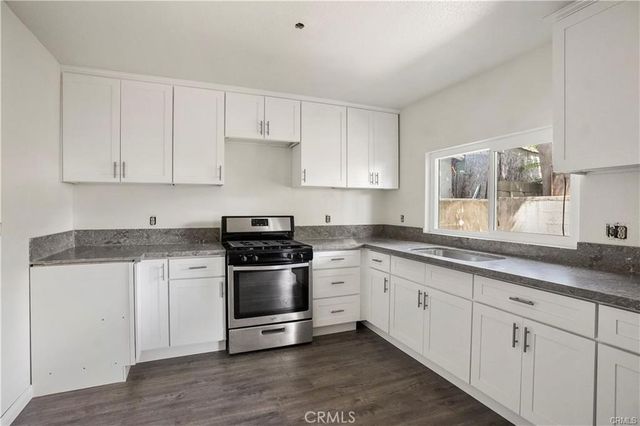 1003 W Myrtle Street, Santa Ana, CA 92703