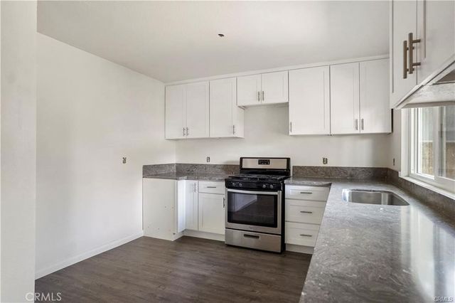 1003 W Myrtle Street, Santa Ana, CA 92703