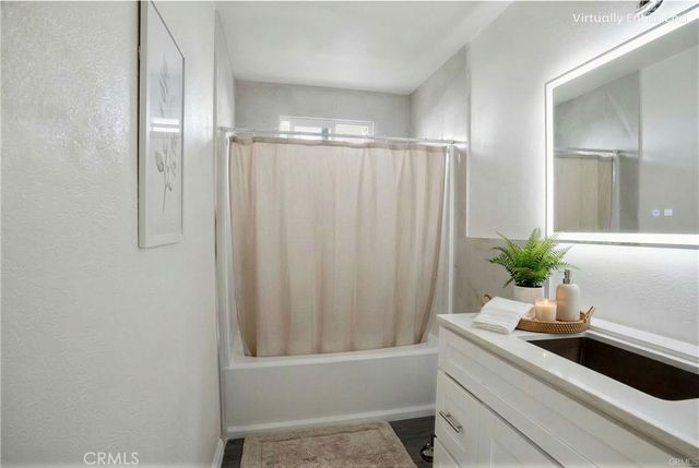 1003 W Myrtle Street, Santa Ana, CA 92703