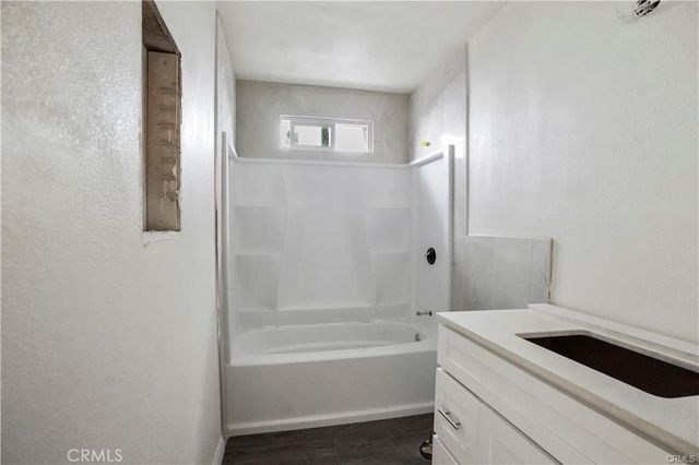 1003 W Myrtle Street, Santa Ana, CA 92703