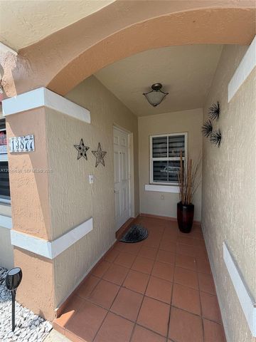 13877 SW 62nd Ter, Miami, FL 33183