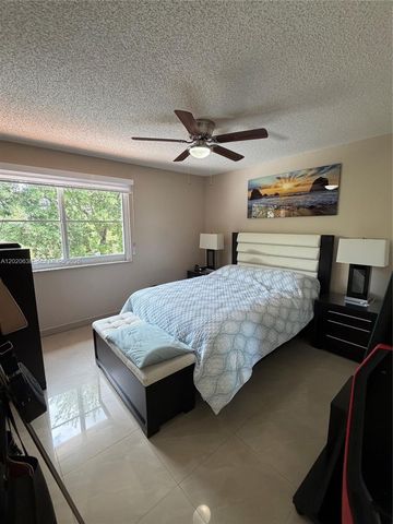 13877 SW 62nd Ter, Miami, FL 33183