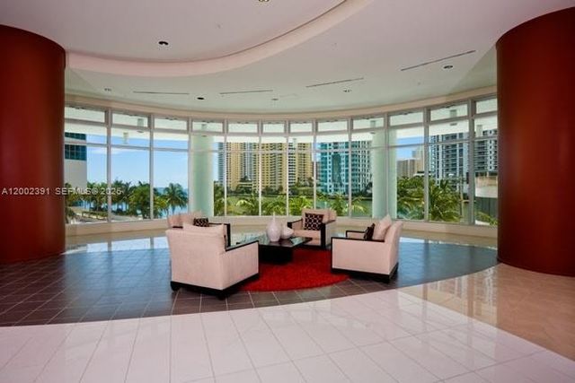 300 S Biscayne Blvd PH-3903, Miami, FL 33131