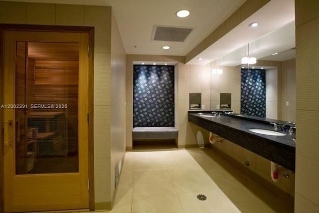 300 S Biscayne Blvd PH-3903, Miami, FL 33131