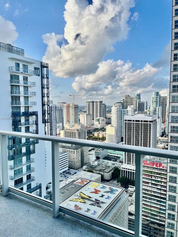 300 S Biscayne Blvd PH-3903, Miami, FL 33131