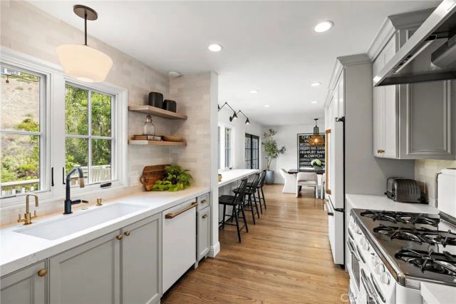 916 Bluebird Canyon Drive, Laguna Beach, CA 92651