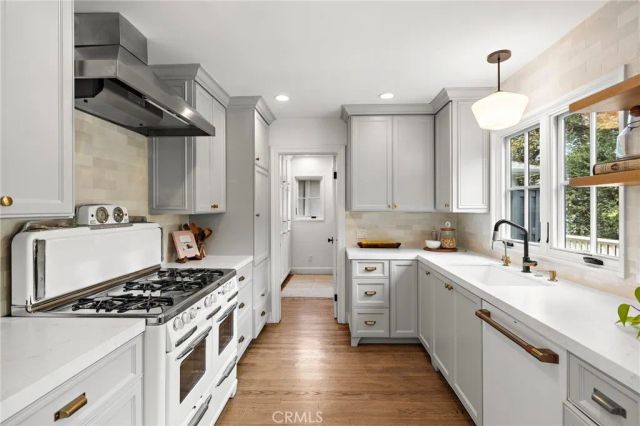 916 Bluebird Canyon Drive, Laguna Beach, CA 92651