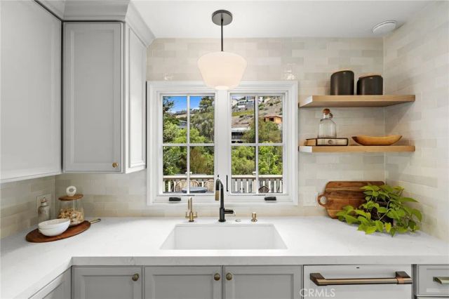 916 Bluebird Canyon Drive, Laguna Beach, CA 92651