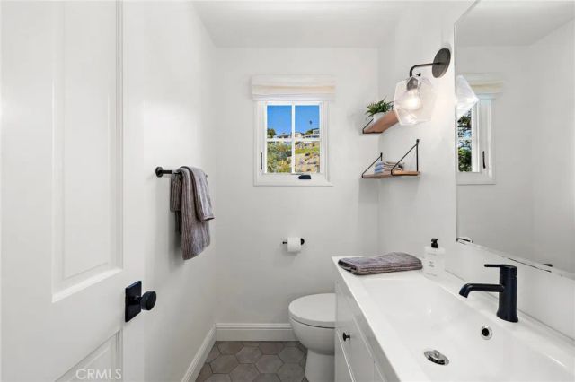 916 Bluebird Canyon Drive, Laguna Beach, CA 92651