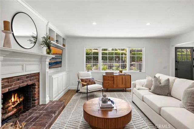 916 Bluebird Canyon Drive, Laguna Beach, CA 92651