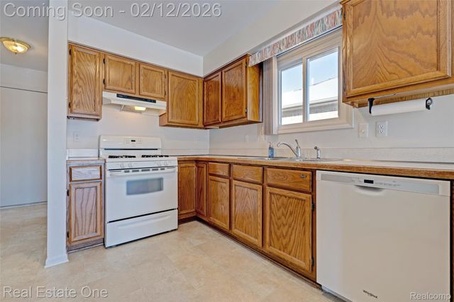 46536 Red River Drive, Macomb Township, MI 48044