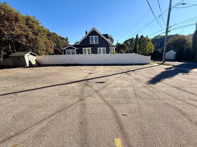 487 Burncoat St, Worcester, MA 01606