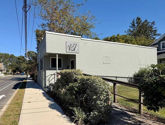 487 Burncoat St, Worcester, MA 01606