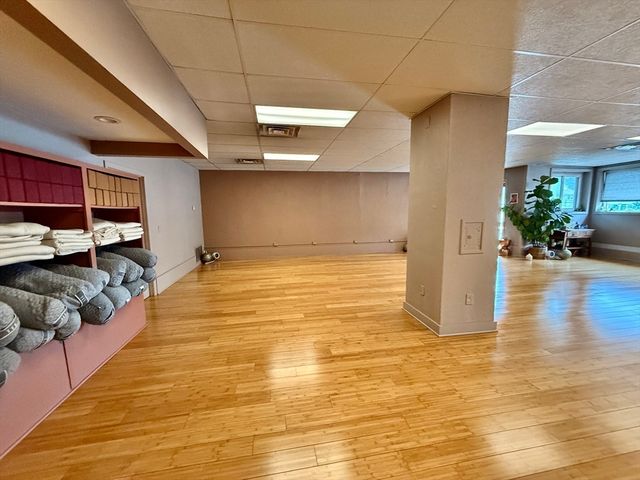 487 Burncoat St, Worcester, MA 01606