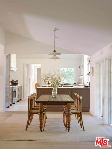 17333 Rancho Street, Encino (los Angeles), CA 91316