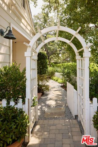 17333 Rancho Street, Encino (los Angeles), CA 91316