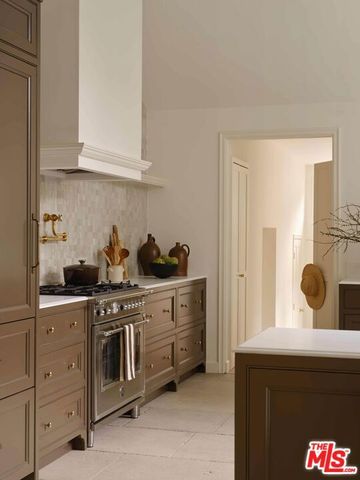 17333 Rancho Street, Encino (los Angeles), CA 91316