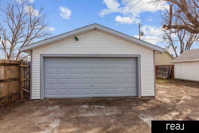 2415 Avenue F, Council Bluffs, IA 51501