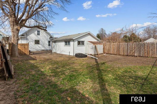2415 Avenue F, Council Bluffs, IA 51501